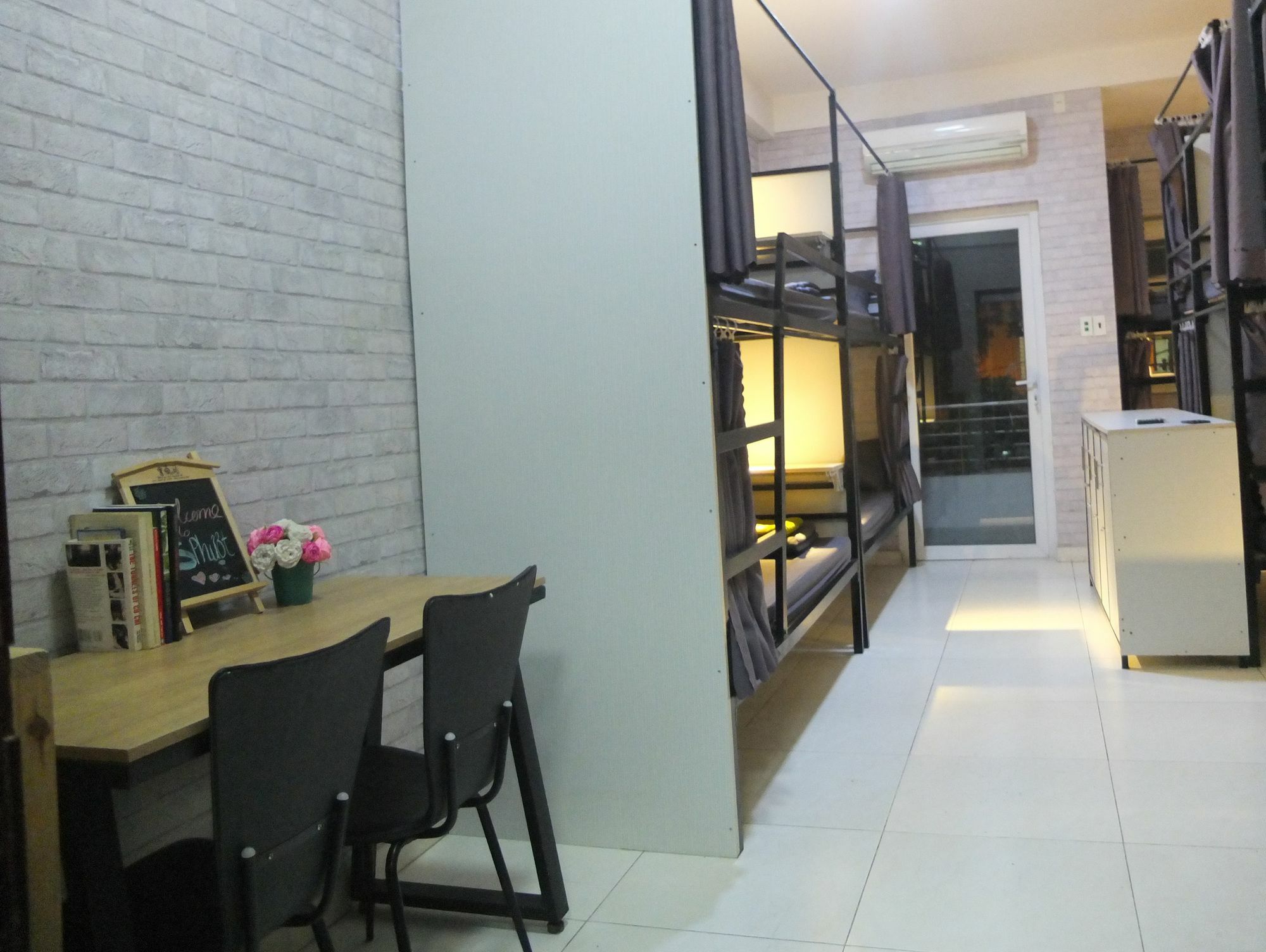 S Phuot Airport Hostel Cidade de Ho Chi Minh Exterior foto